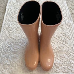 Rain Boots. Roma Waterproof Rain Boots Tall. Peach, Size 9.